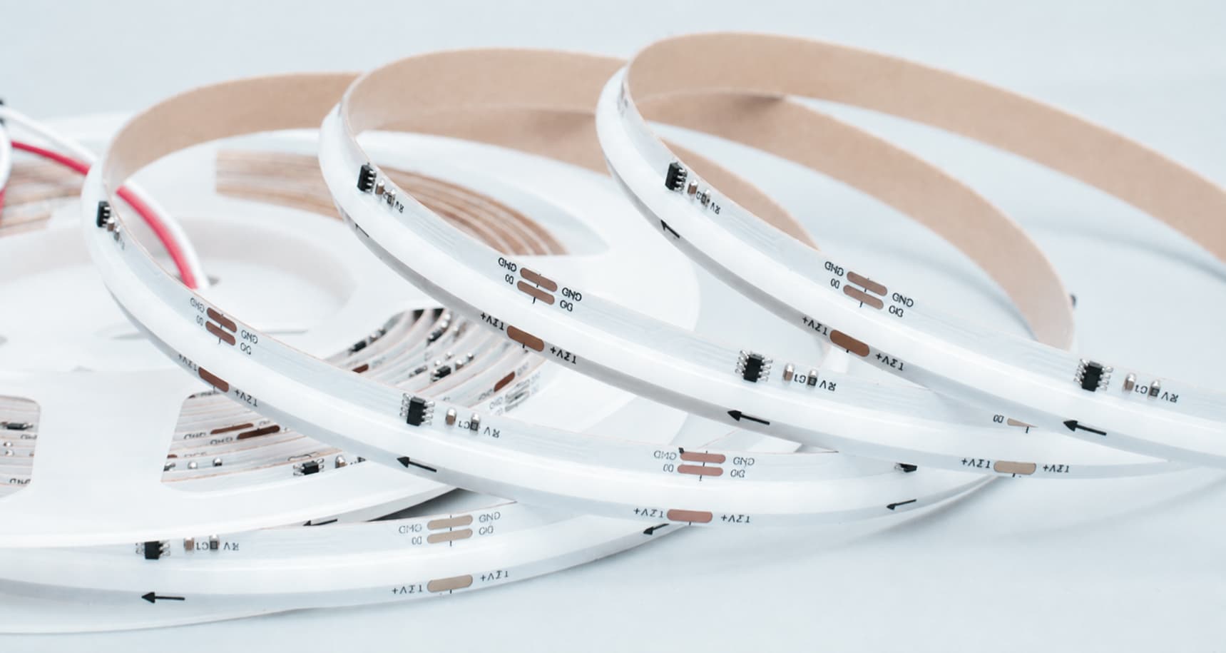 شريط إضاءة ⁦COB⁩ · ⁦24V⁩ · ⁦10 mm⁩ · ⁦RGB⁩ قابل للعنونة · ⁦COB-026⁩ — مرجع للمظهر مع إزالة العلامة بالذكاء الاصطناعي؛ أكد التفاصيل من العينة