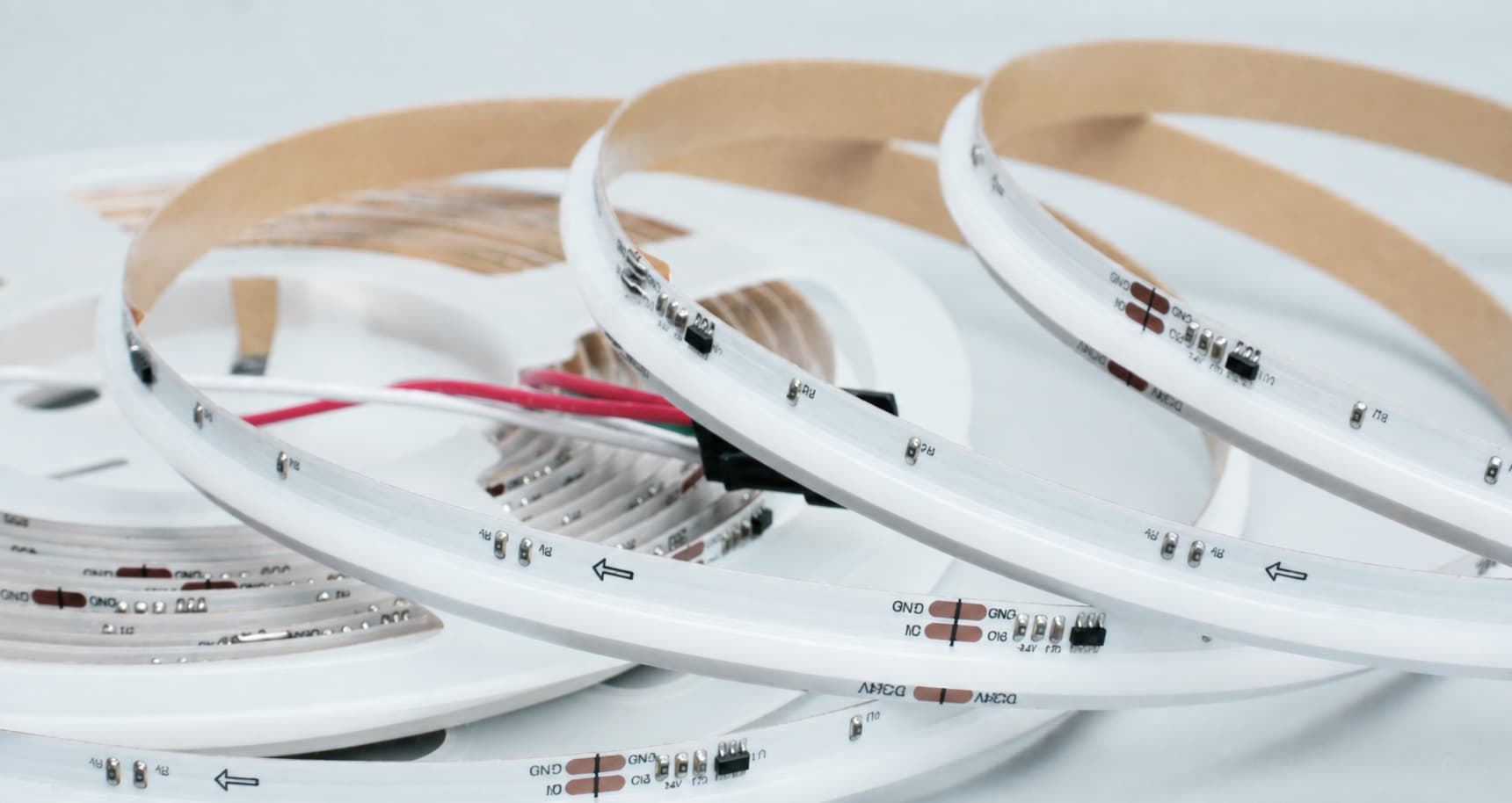 Светодиодная COB-лента · 24V · 10 mm · Адресная RGB · COB-027 — Внешний вид: маркировка удалена с помощью ИИ; детали сверяйте с образцом